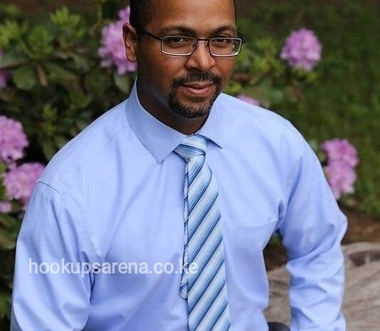 Ronald in Eastleigh Nairobi Seeking to connect with a Pinky, Available, Serious LADY